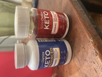Verbrauchersicherheitsbericht I am reporting a package of keto gummies I didn't order. I received a package of 2 slim detox keto g... Foto #1