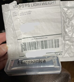 I got a harmonica but I ordered pants صورة فوتوغرافية #1