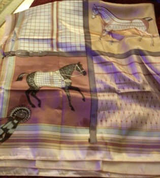 消费者安全报告 Facebook Scam from Jane I placed an order on FB for sweatshirts from Solaffirm.  Never received.  I... 照片 #2