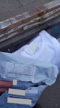 Un ordered t shirt photo #1