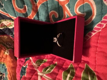 Rapport de sécurité du consommateur Unordered Fake Ring Received a ring in the mail today which I did not order. Came from 21460 Yellow... photo #1