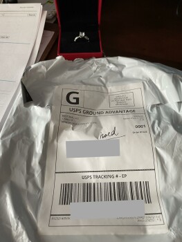 I AM REPORTING A RING I DID NOT ORDER ..A FAKE ONE AT THAT AND NOT WHAT I DID ORDER صورة فوتوغرافية #1