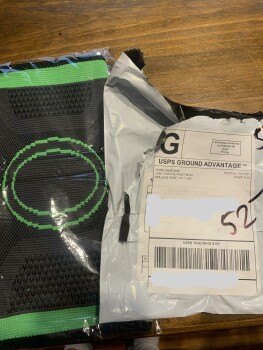 Ordered a portable garage from this company and received a knee brace 照片 #1