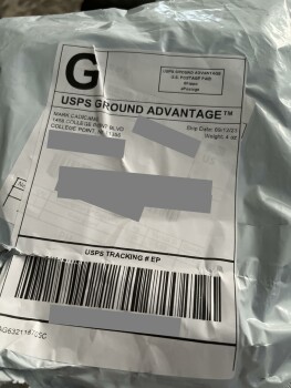 A package that I did not order صورة فوتوغرافية #1