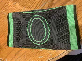 Bait and switch scam - ordered luggage and received a useless knee wrap from Mark Cadicamo صورة فوتوغرافية #1