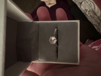 A ring صورة فوتوغرافية #1