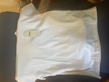 An unordered shirt from a company named Jane foto #1