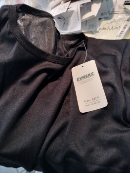 Relatório de segurança do consumidor A package I never ordered I opened a package today that had my name and address on it that I never o... foto #1