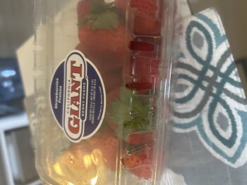 Fresh California Giant Strawberries, Food Lion, Grove Barton Road, Raleigh, NC, USA photo #1