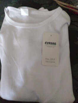 I am reporting white shirt: photo #1