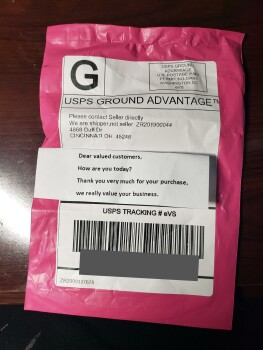Scam mail - Empty pink envelope sent as a package foto #1