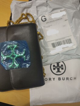 Receiving tory birch purse addressed to me but i didnt order it صورة فوتوغرافية #1
