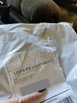 تقرير سلامة المستهلك Unordered package I ordered some pants off of Facebook thought I was ordering a 6 ok of pants paid $... صورة فوتوغرافية #2