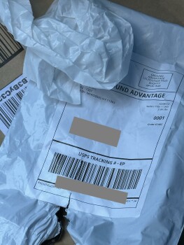 Verbrauchersicherheitsbericht Unordered Package Bag with nothing but wax paper in it - did not order --SENDER is BEST DEAL LLC, ad... Foto #2