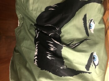 Rapport de sécurité du consommateur I received a tee shirt I didn’t order I did not order this Elvis tee shirt. I don’t know who it belo... photo #1