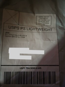 消费者安全报告 SCAM! I did NOT order the boots from this company.  There is NO INVOICE inside the package.  I am di... 照片 #1