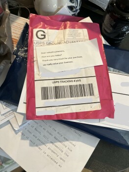 A pink package Foto #1