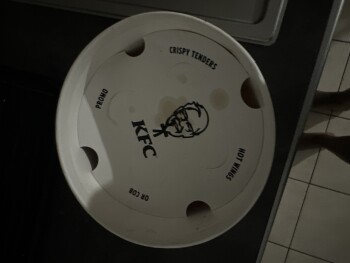 Avis du consommateur - Sécurité alimentaire KFC Clamart, Avenue du Général de Gaulle, Clamart, France Commande effectuée le 8/12/2023 soir  : me... photo #1