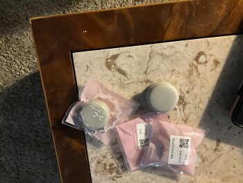 消费者安全报告 Received a package from Mark CACICAMO THAT I DID NOT order Have no idea why I received these but sus... 照片 #1