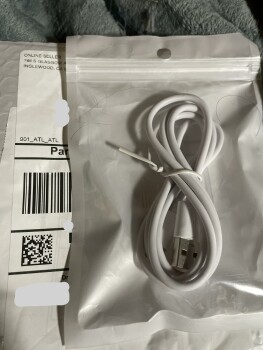 Received a usb cable I did not order Foto #1
