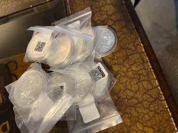 Relatório de segurança do consumidor A package I didn’t order I received this package from Shipping Center, 609 Cattle Chute Ct, Celina,... foto #1