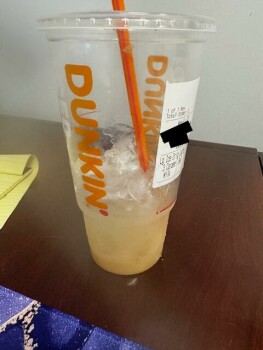 消费者评论 - 食品安全 Dunkin', Chestnut Street, Cold Spring, NY, USA Got a caramel latte and I am throwing up and sick for... 照片 #2