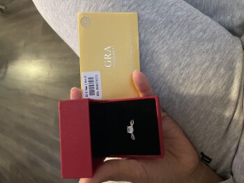 I am reporting a ring that I did not purchase. photo #1