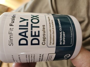 I received keto plus ACV which I did not order also daily detox photo #1