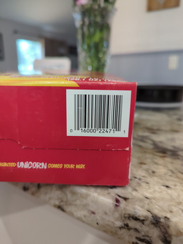 Avaliação do consumidor - Segurança alimentar Lucky Charms,  Walmart, Cheshire, CT, USA I purchased a box of lucky charms and after consuming my f... foto #2