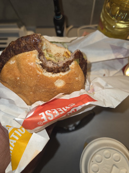 Avis du consommateur - Sécurité alimentaire McDonald's, cantegals, Colombiers, France  En ce moment même Hamburger mac Donald’s Y'a til d'autres... photo #2