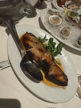 Avis du consommateur - Sécurité alimentaire Gallagher’s Steakhouse NYC, West 52nd Street, New York, NY, USA I visited the restaurant last night.... photo #1