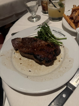 Avis du consommateur - Sécurité alimentaire Gallagher’s Steakhouse NYC, West 52nd Street, New York, NY, USA I visited the restaurant last night.... photo #3