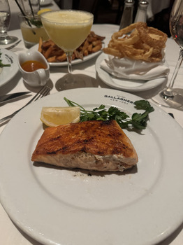 Avis du consommateur - Sécurité alimentaire Gallagher’s Steakhouse NYC, West 52nd Street, New York, NY, USA I visited the restaurant last night.... photo #4