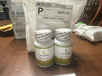 Consumer Safety Report I am reporting an unordered package from Kelly chen I no longer live there. Please cancel these Tume... photo #1