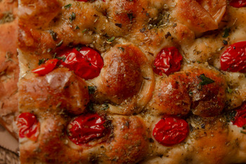 Reclame de Alimentos Bakkavor Pizza & Focaccia Bread recalled due to Metal Fragments Bakkavor has initiated a voluntary r... foto #1