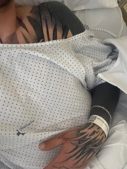 Avis du consommateur - Sécurité alimentaire Mercado do Bolhão, Rua Formosa, Oporto, Portugal Mi amigo comió 7 Ostras en el primer puesto empezan... photo #2