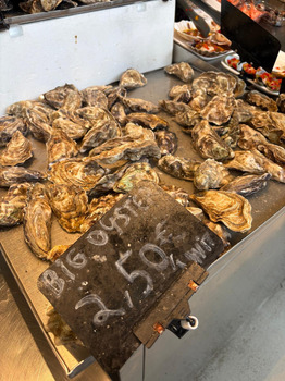 Reseña del consumidor - Seguridad alimentaria Mercado do Bolhão, Rua Formosa, Porto, Portugal Estuve mal con fiebre, vómitos y diarreas por comer... foto #1