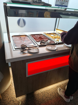 Reseña del consumidor - Seguridad alimentaria Gran Hotel Bali, Calle del Actor Luis Prendes, Benidorm, Spain Eat burger and chips from the buffet... foto #2