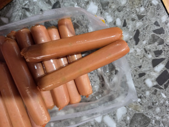 Avaliação do consumidor - Segurança alimentar Salchicha Kimby, San José, Alajuelita, Costa Rica Compre un paquete de 24 salchichas y vienen en mal... foto #1