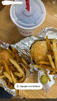 Consumer Review - Food Safety Five Guys, West Expressway 83, McAllen, Texas, EE. UU. Mi familia y yo cenamos en Five Guys sucursal... photo #1