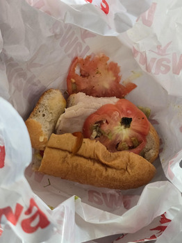 Avis du consommateur - Sécurité alimentaire Wawa, Montour Boulevard, Danville, PA, USA My sister got me a 10 inch sub 4/15/2026 ate it at 10pm f... photo #3