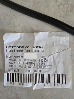 Avis du consommateur - Sécurité alimentaire Wawa, Montour Boulevard, Danville, PA, USA My sister got me a 10 inch sub 4/15/2026 ate it at 10pm f... photo #4