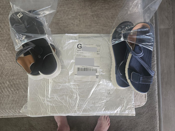 消费者安全报告 Abby Adkins Scam I received an order of sandals. Not what I ordered.  My bank is checking in the cha... 照片 #2