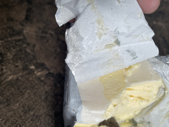 消费者食品安全报告 Barnabe's Your Independent Grocer Perth, Dufferin Street, Perth, ON, Canada purchased Gay Lea Butter... 照片 #2