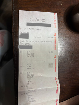 Avaliação do consumidor - Segurança alimentar Pizza Hut, Tower Road, Northeast, Denver, CO, USA Had ordered my usual pizzas and wings and I ate on... foto #2