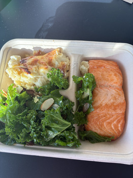 Reseña del consumidor - Seguridad alimentaria Erewhon West Hollywood, Santa Monica Boulevard, West Hollywood, CA, USA  Last night symptoms started... foto #2