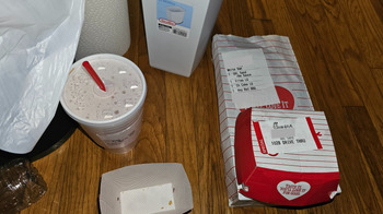 Reseña del consumidor - Seguridad alimentaria Chick-fil-A, Detroit Road, Westlake, OH, USA Ordered a grilled chicken sandwich, waffle fries, and a... foto #1