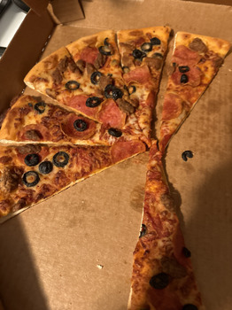 Consumer Review - Food Safety Pizza Hut, Fresno, CA, USA We ordered a pizza two days in a row the first night. It was fine the sec... photo #2