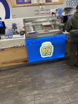 Auntie Anne's, 241 Fort Evans Rd NE, Leesburg, VA 20176, USA photo #1