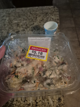 Avaliação do consumidor - Segurança alimentar Smith's Marketplace, South Mall Drive, Saint George, UT, USA Bought rnfg light chicken salad on May... foto #2